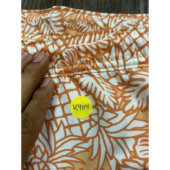 Vineyard Vines Tan and White Swim Trunks - Picture 6 of 6